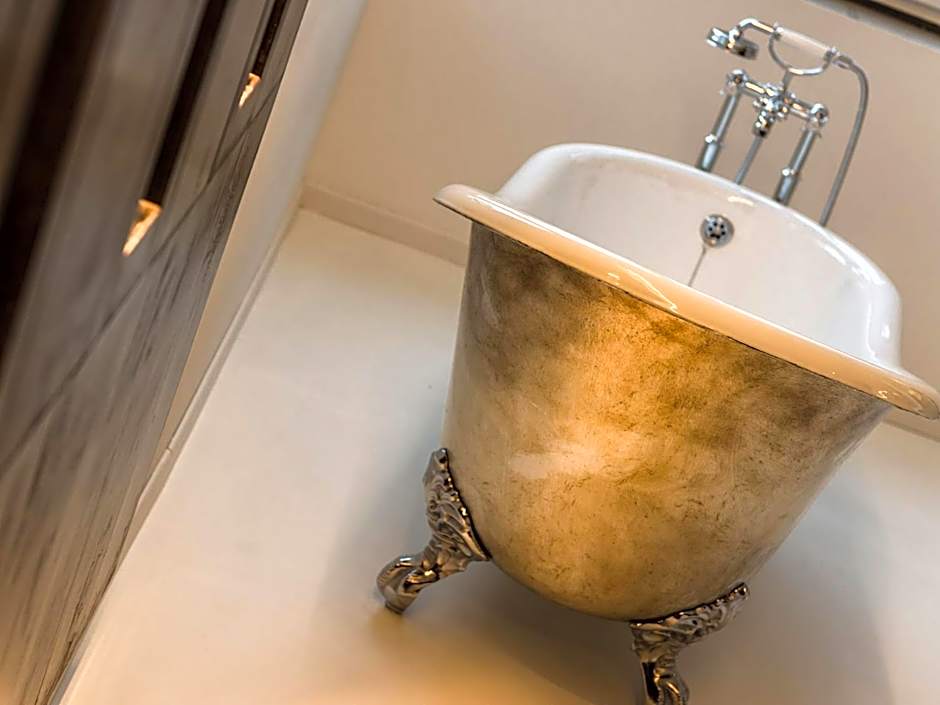 Merangardenvilla adults only