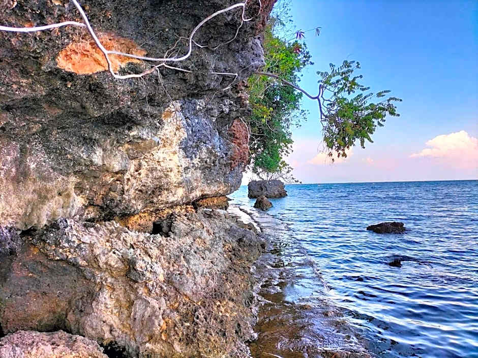 CASA BOLO IN ALAMINOS with HIDDEN WHITE BEACH near 100 Islands