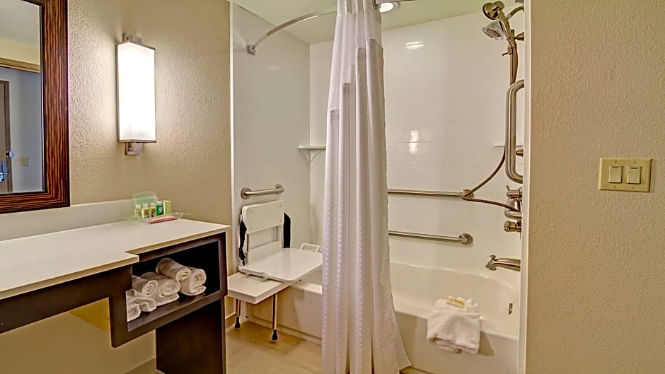 Holiday Inn & Suites Tupelo North By IHG