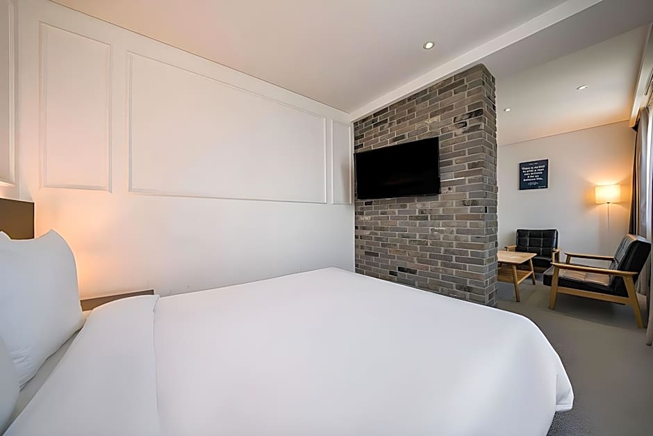 Photo 1 of 18 of 1 Bedroom Suite