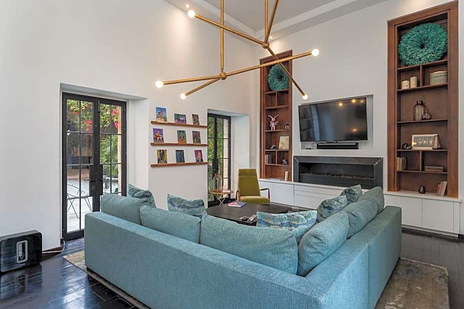 Villa Garita, 6BR Designer Villa with Heated Pool in Centro