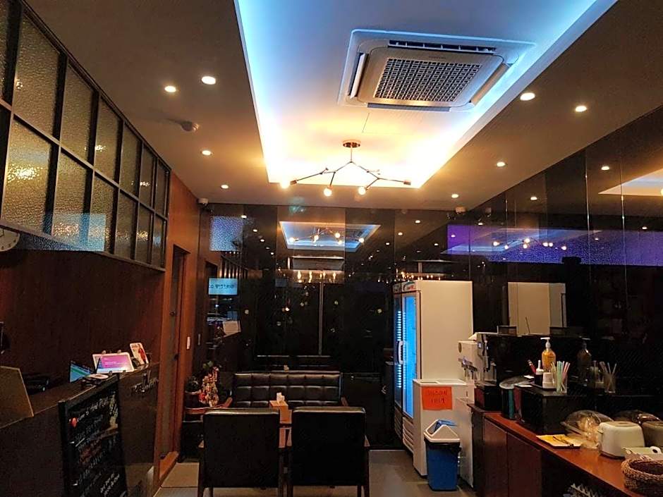 Plum Hotel
