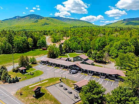 Wolfjaw Lodge