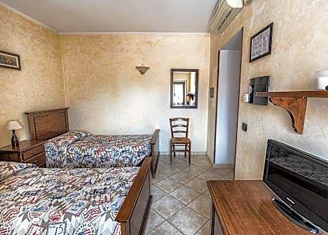 Twin Room with Mountain View