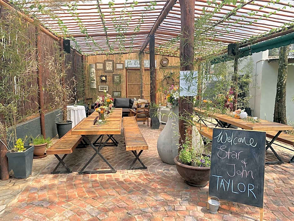 La Moor Country Venue & Eatery