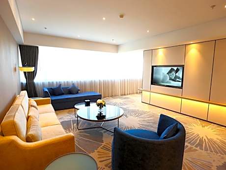 Executive Suite with 1 King-Size Bed