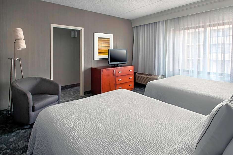Courtyard by Marriott Newark Liberty International Airport