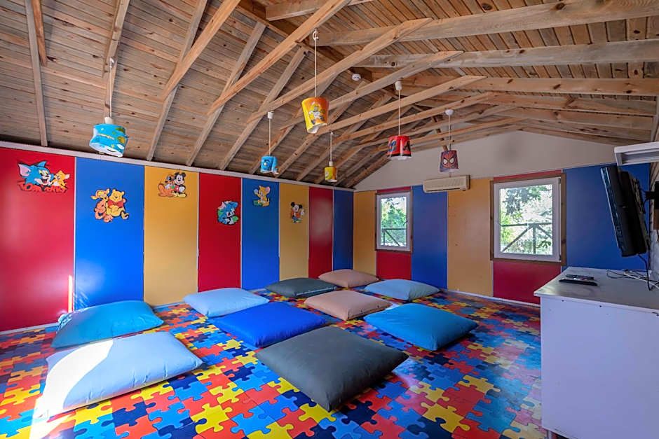 ARMAS GREEN FUGLA BEACH