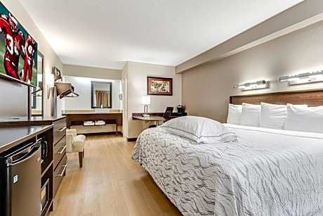 Premium King Smoke Free (Upgraded Bedding & Snack)