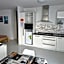 Martin City Stay - Elegant Apartment with Private Parking
