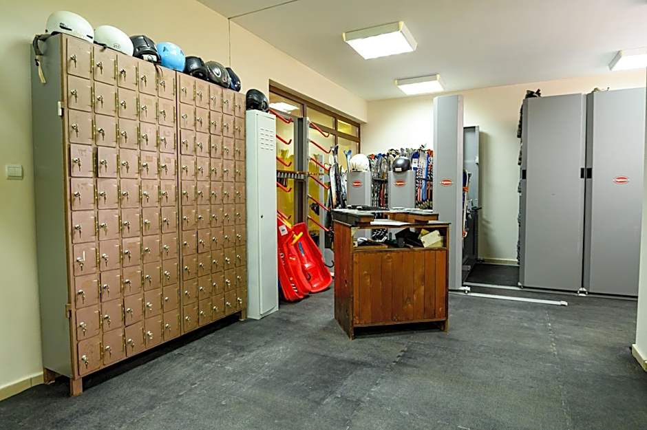 Parklands Hotel & Pool