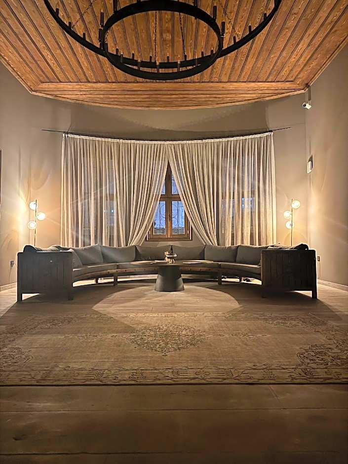 Four Mansions Hotel