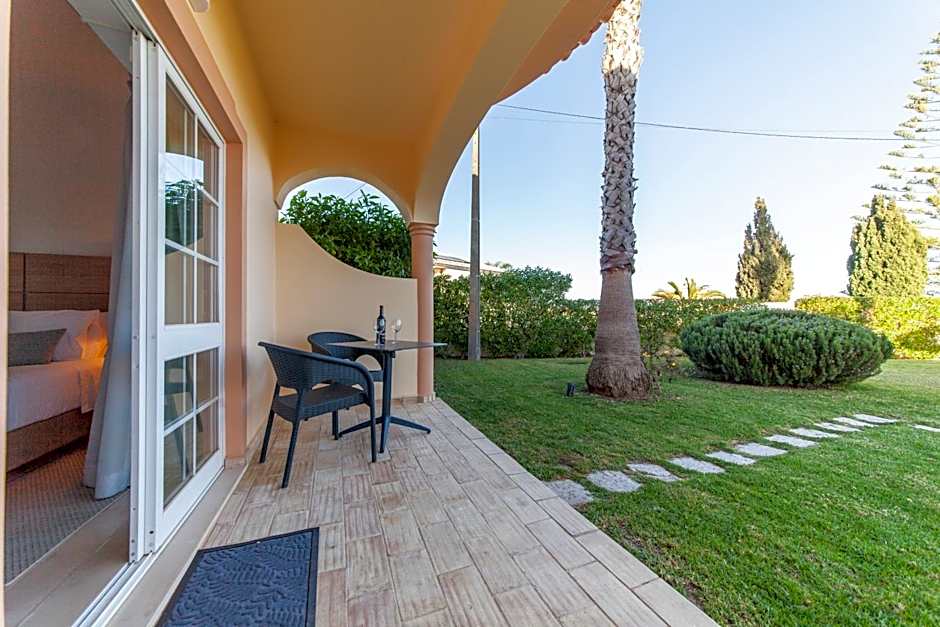 Atalaia Sol Aparthotel - tennis & heated pool in winter