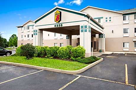 Super 8 by Wyndham Aurora/Naperville Area