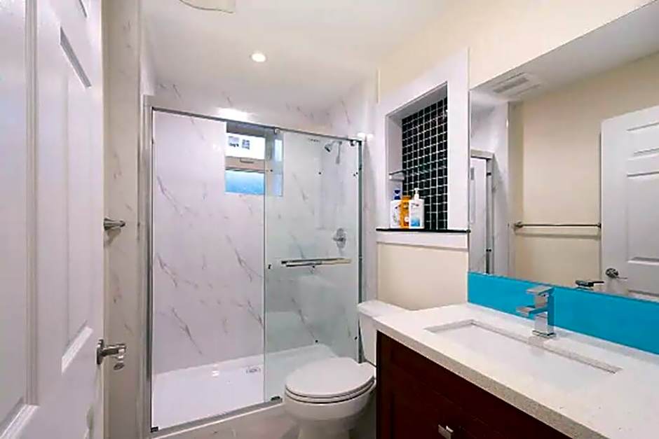 Westside Pool Home-8 min to Downtown, Yard Parking