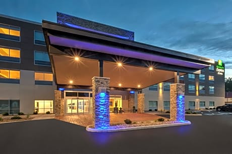 Holiday Inn Express & Suites Milan - Sandusky Area By IHG
