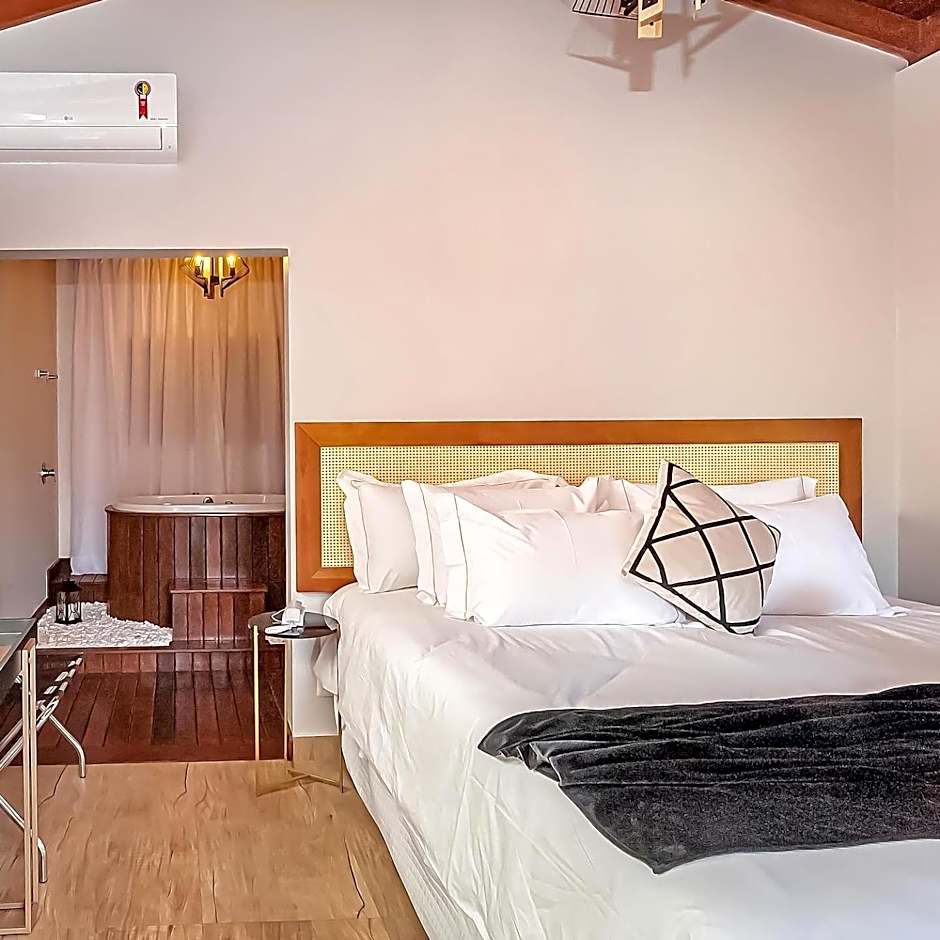 Photo 1 of 6 of 1 Queen Bed Suite, Jetted Tub