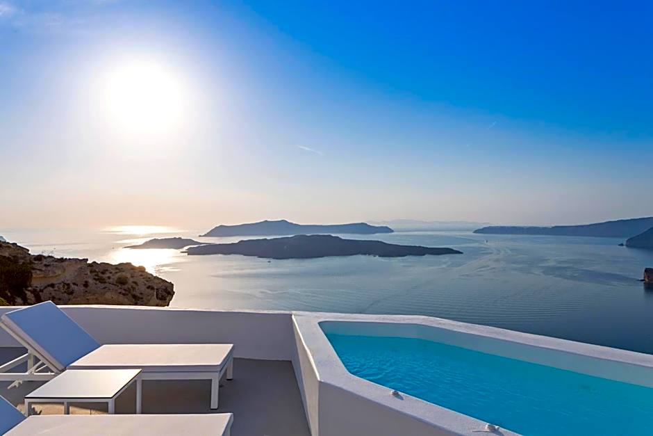 Photo 1 of 8 of Junior Suite, Plunge Pool, View
