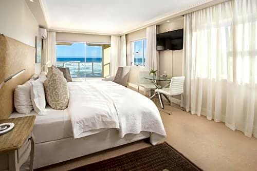 Hermanus Beachfront Lodge