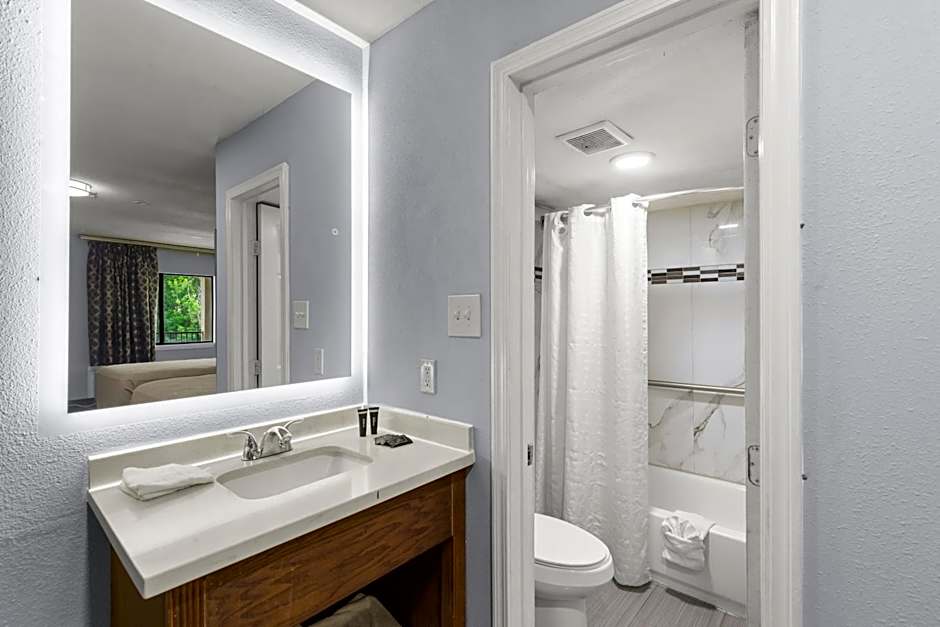Travel Inn & Suites