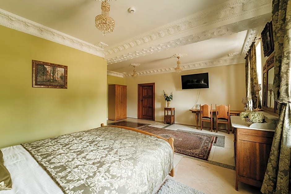 Pałac Bogaczów - noclegi - restauracja - przyjęcia