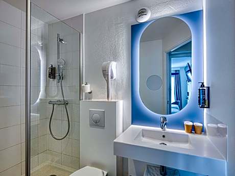 Standard Room with two single beds