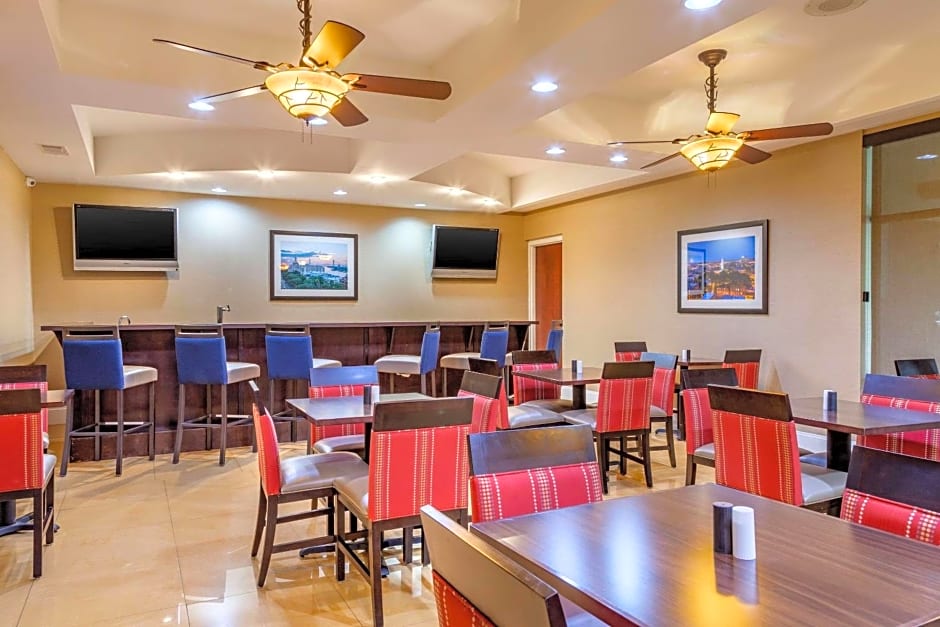 Comfort Suites Savannah Gateway I-95
