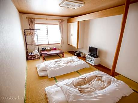 Japanese-Style Triple Room with Shared Bathroom N3