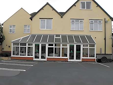 LG Thai Derm Spa & Guesthouse                                                   