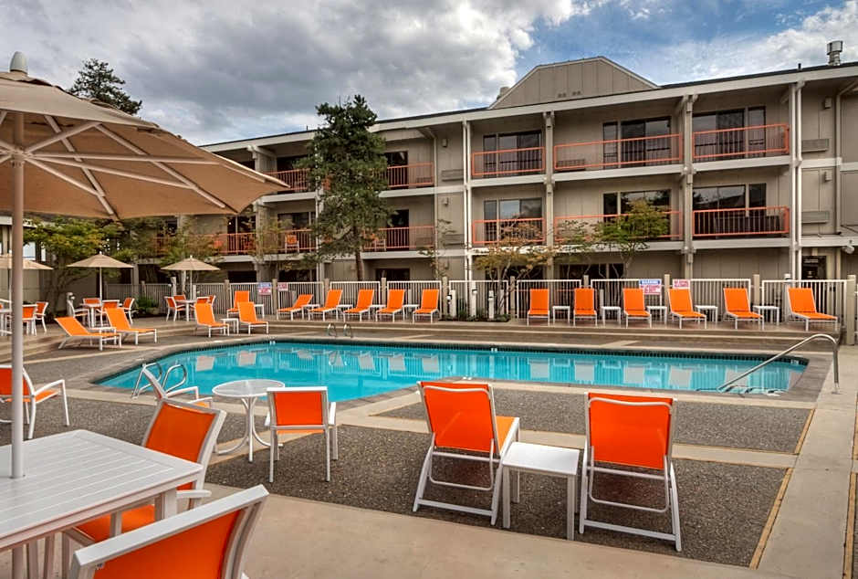 Ashland Hills Hotel & Suites