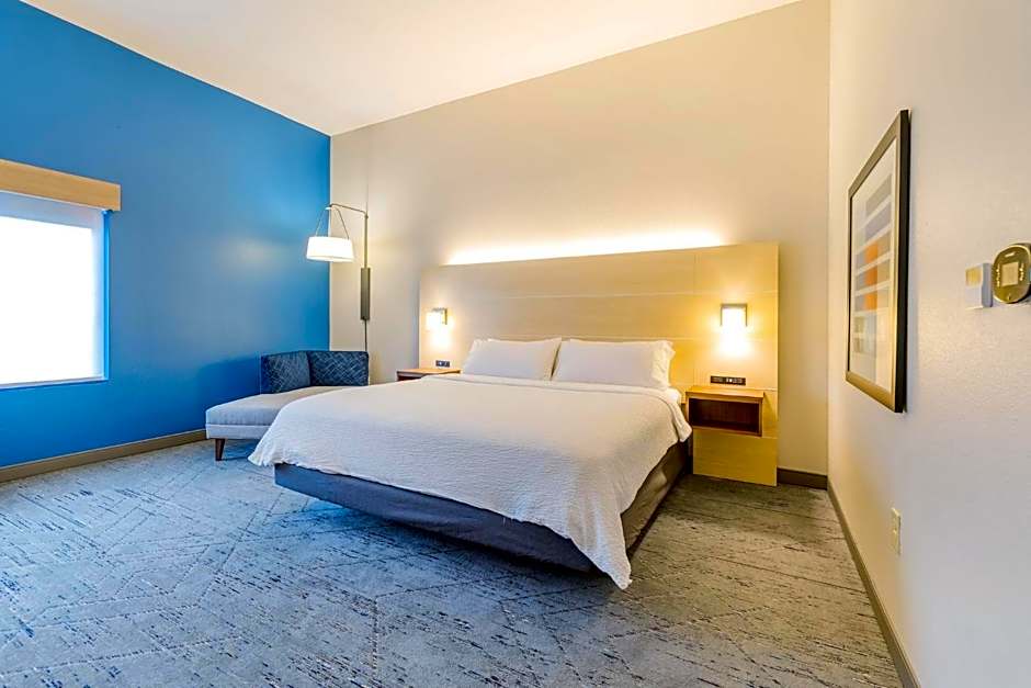 Holiday Inn Express and Suites Medford By IHG