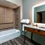 La Quinta Inn & Suites by Wyndham Jacksonville TX