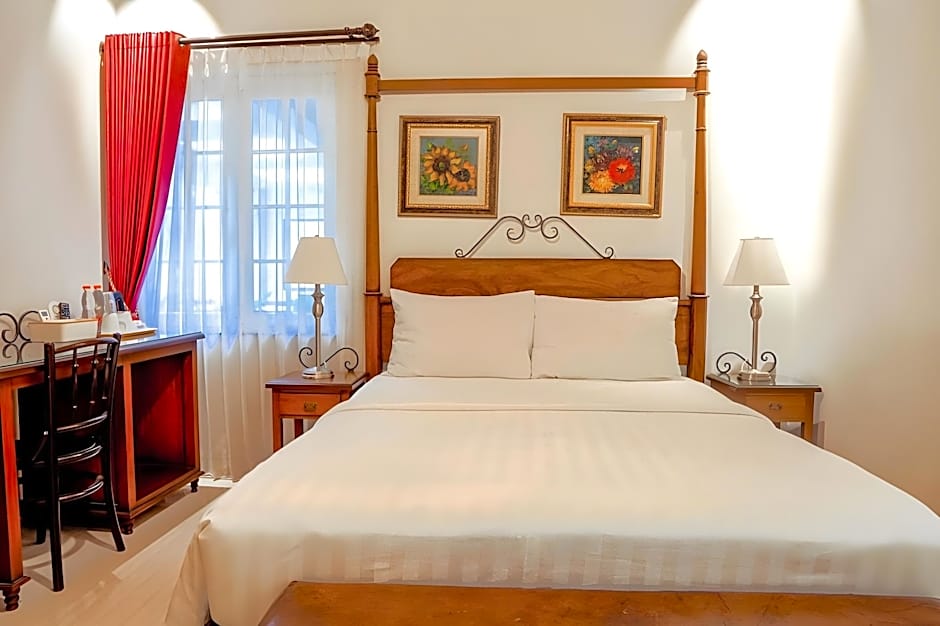 Front One Boutique Baluran Malang