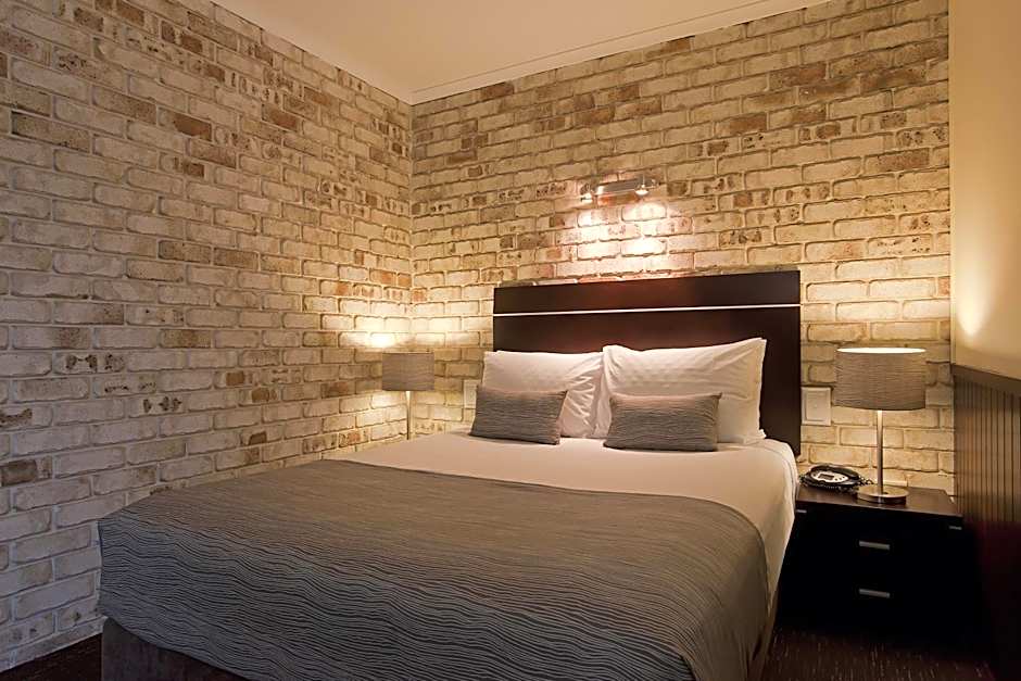 Highlander Motor Inn