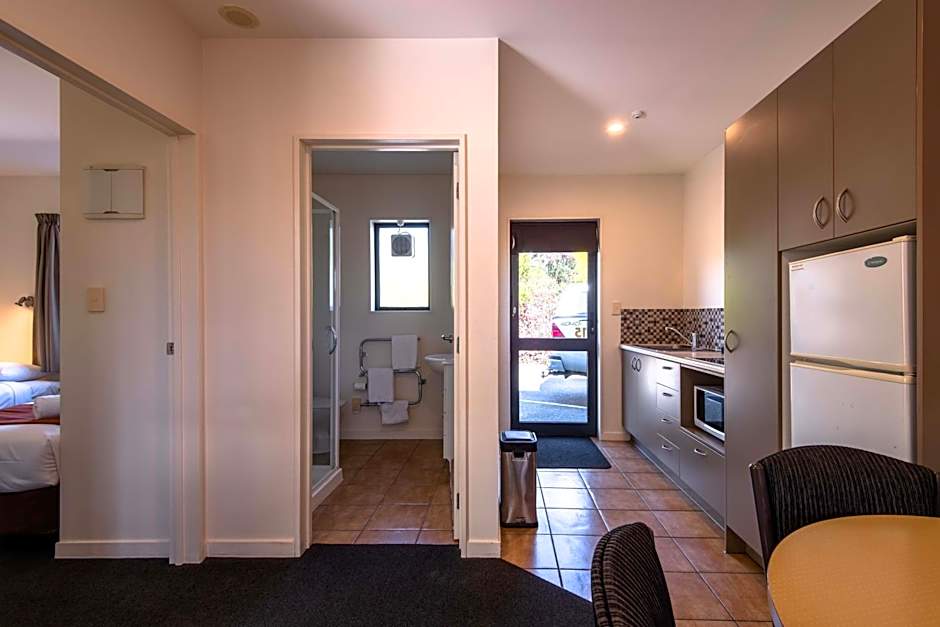 298 Westside Motor Lodge