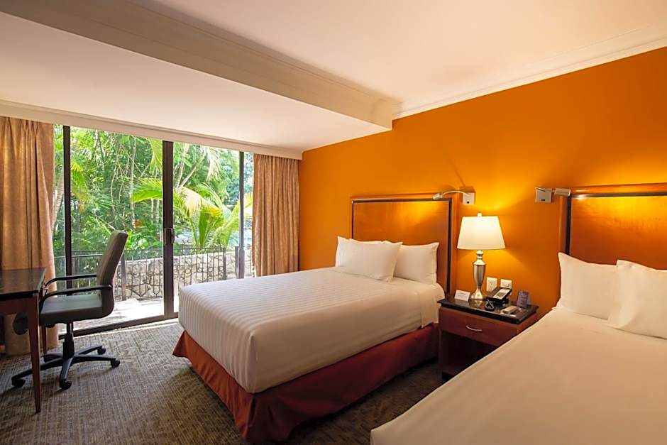 HS HOTSSON Hotel Tampico