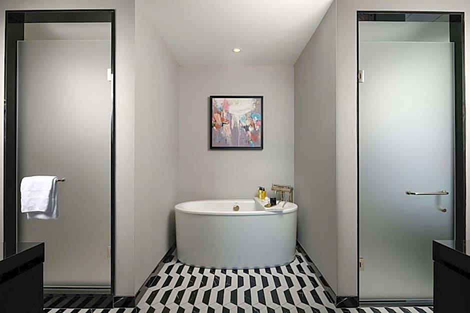 Daxton Hotel Birmingham, Curio Collection by Hilton