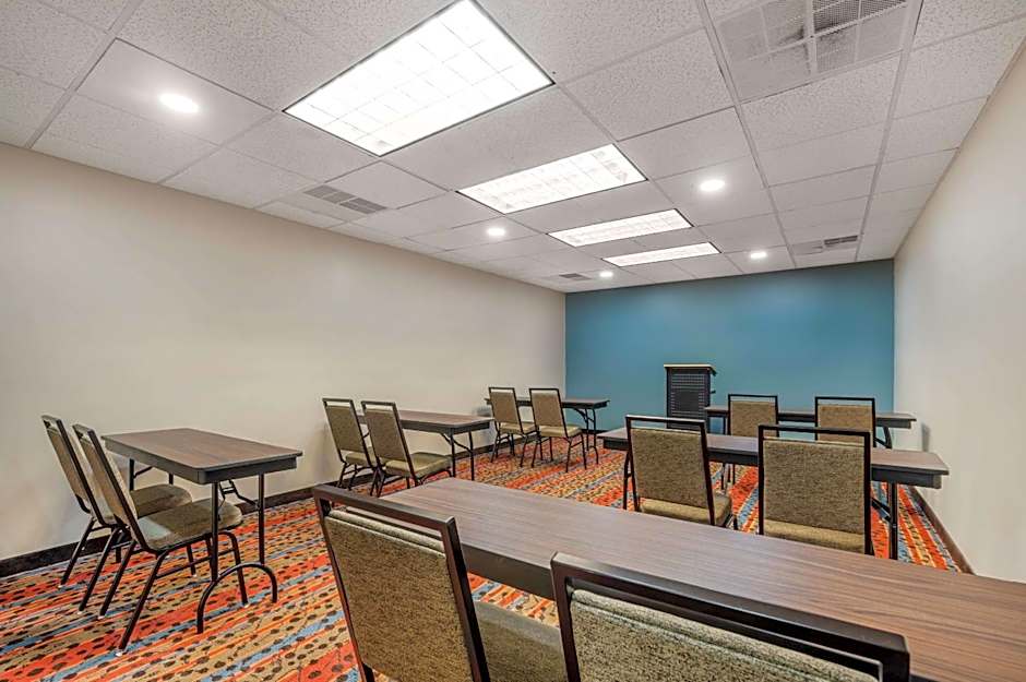 Sleep Inn & Suites Newport News City Center Area