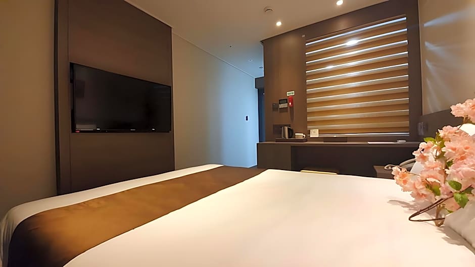 Grand Millions Hotel 