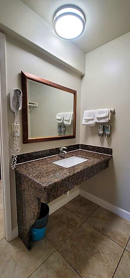 Beachwalker Inn & Suites