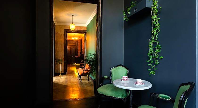 Unfound Door - Design Hotel