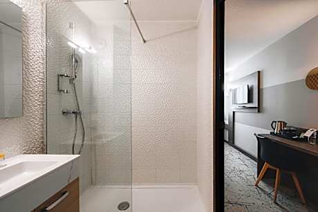 Standard Queen Room - Non-Smoking