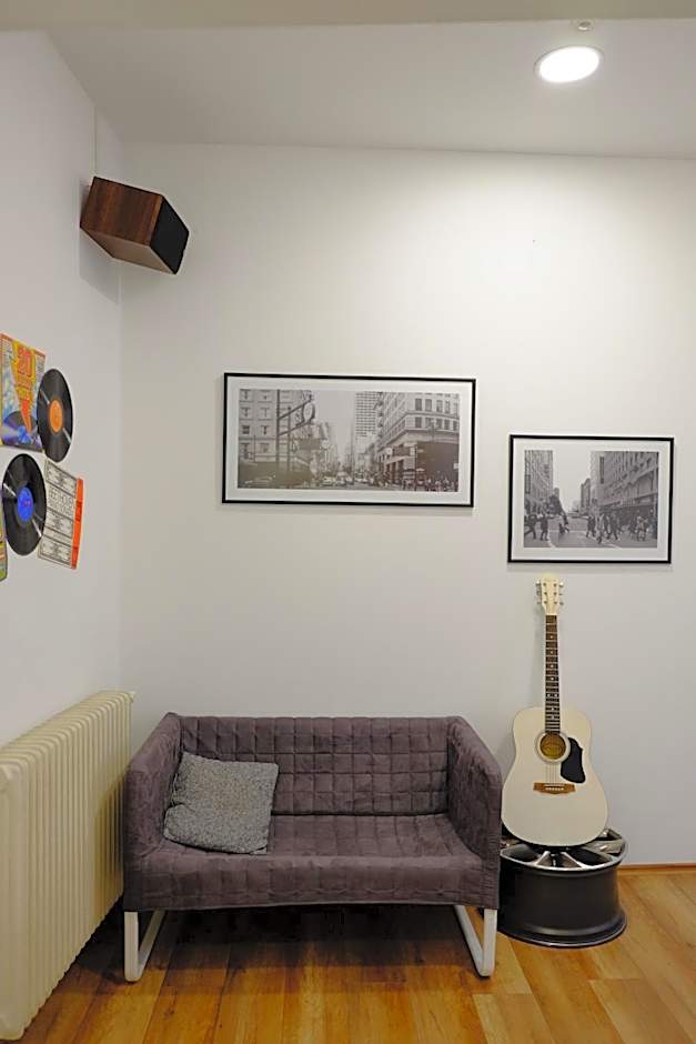 Lovecroatia Zagreb-'Paxnest' HOSTEL, No party! Cozy and quiet! Separated Men and women's rooms! Indoor shoes provided!