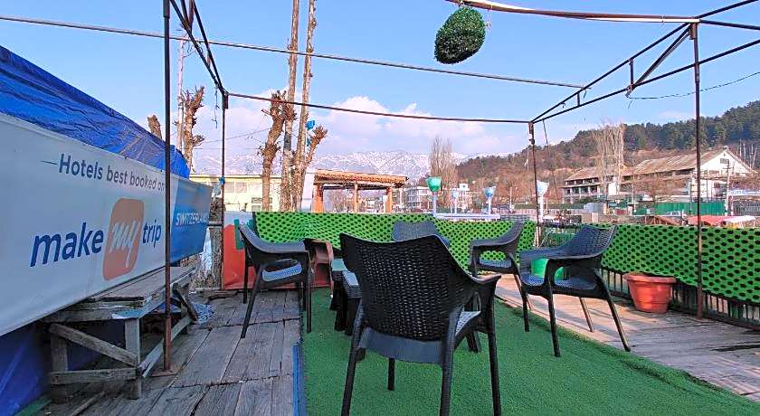 Houseboat Switzerland