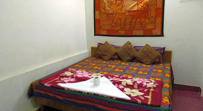 Gajanand Guest House