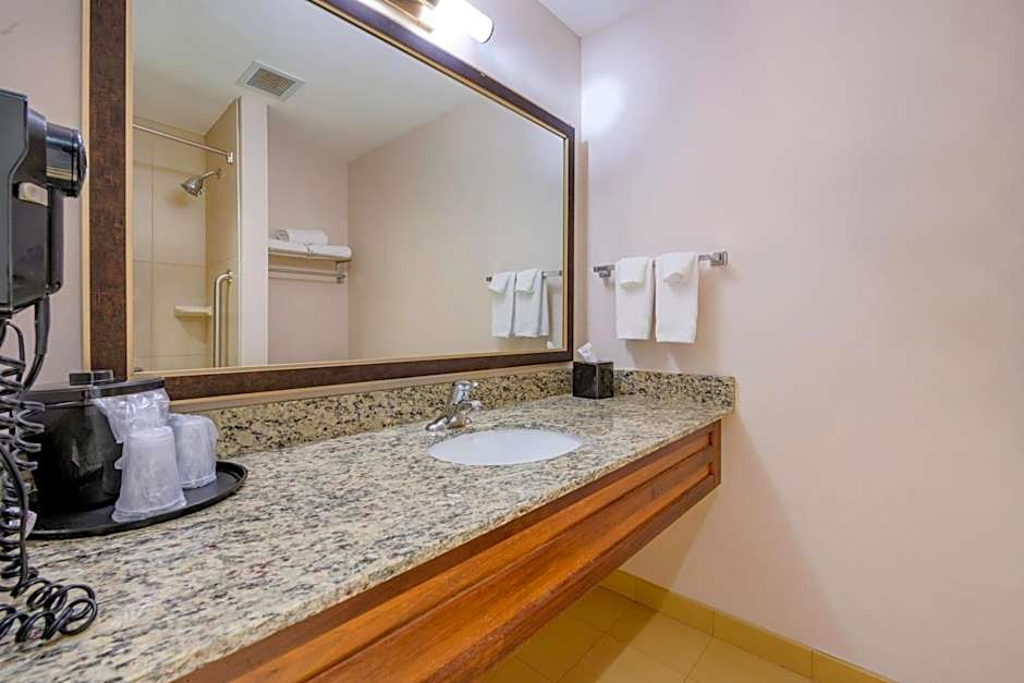 Fairfield Inn & Suites by Marriott Slippery Rock