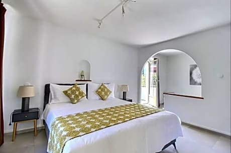 Standard & Rustic Family Room - detached