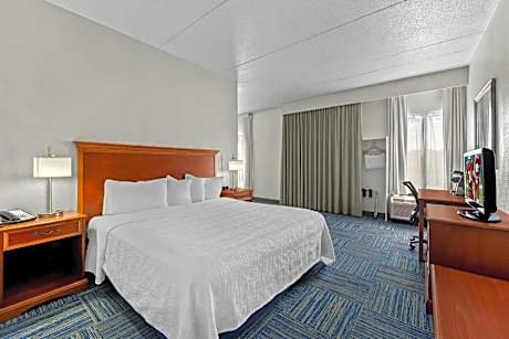 Deluxe King Room with Sofa Bed Smoke Free