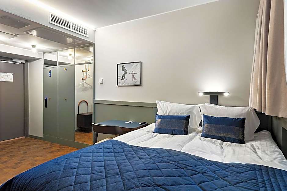 Photo 1 of 4 of Standard 1 Queen Bed