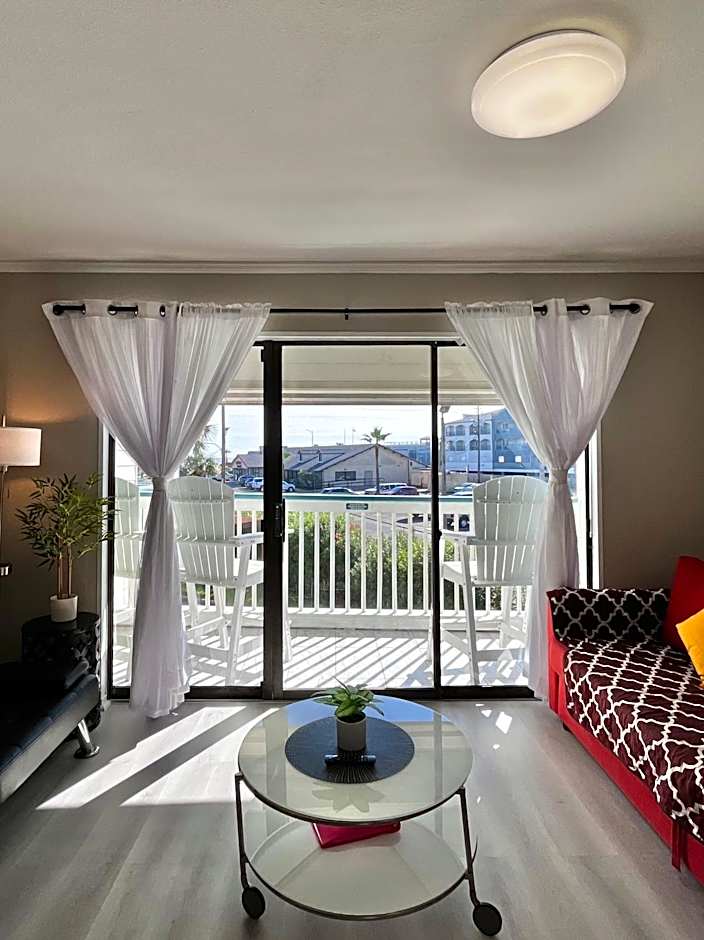 Cozy Galveston Beach Front Condo